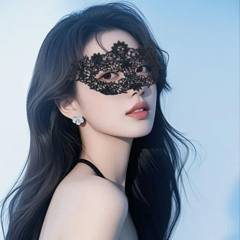 Antifaz de encaje negro para fiesta.