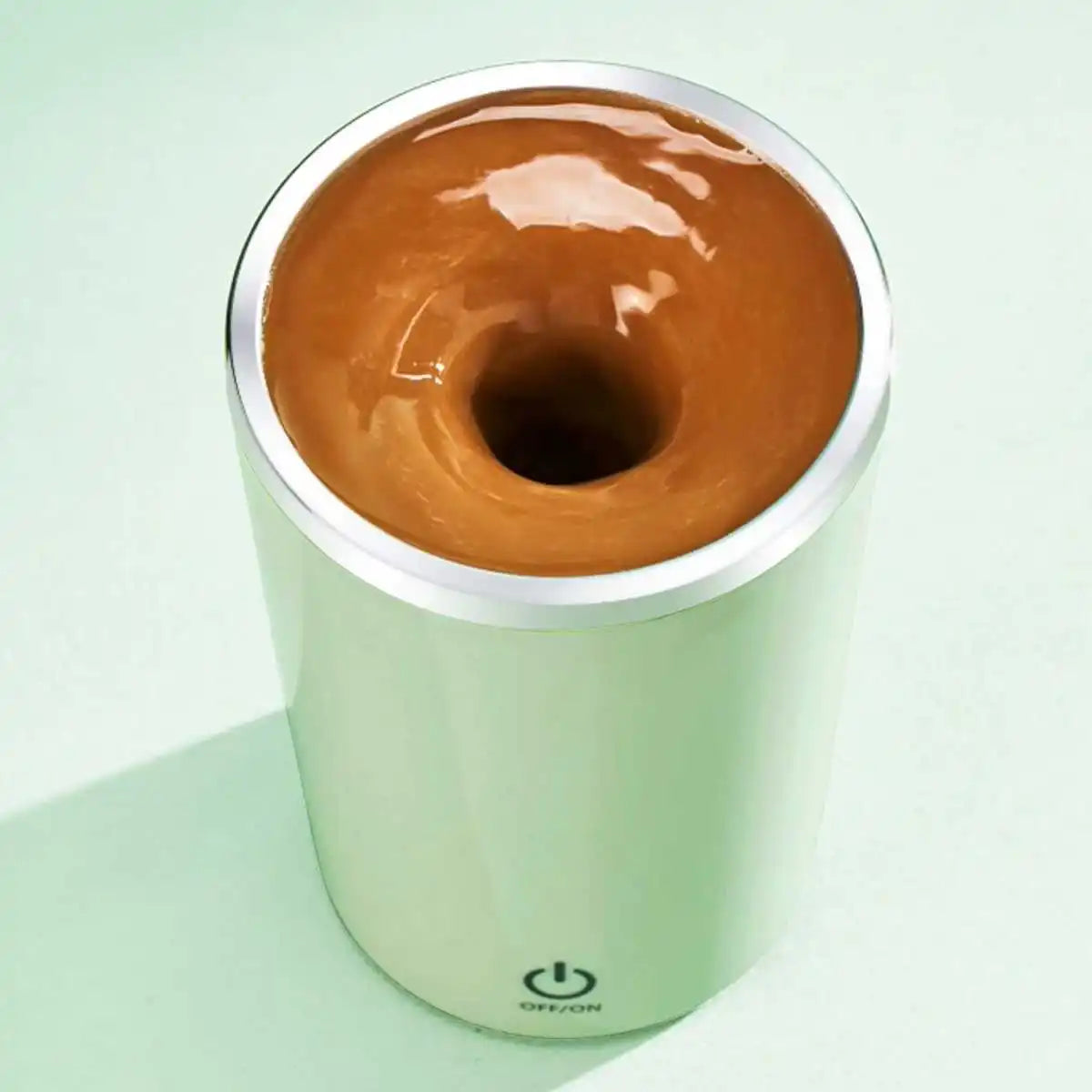 Taza mezcladora con carga USB.