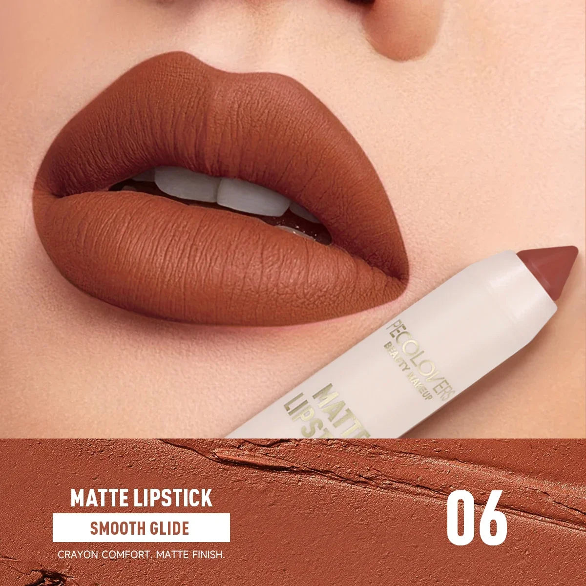 Lapiz labial mate resistente al agua.