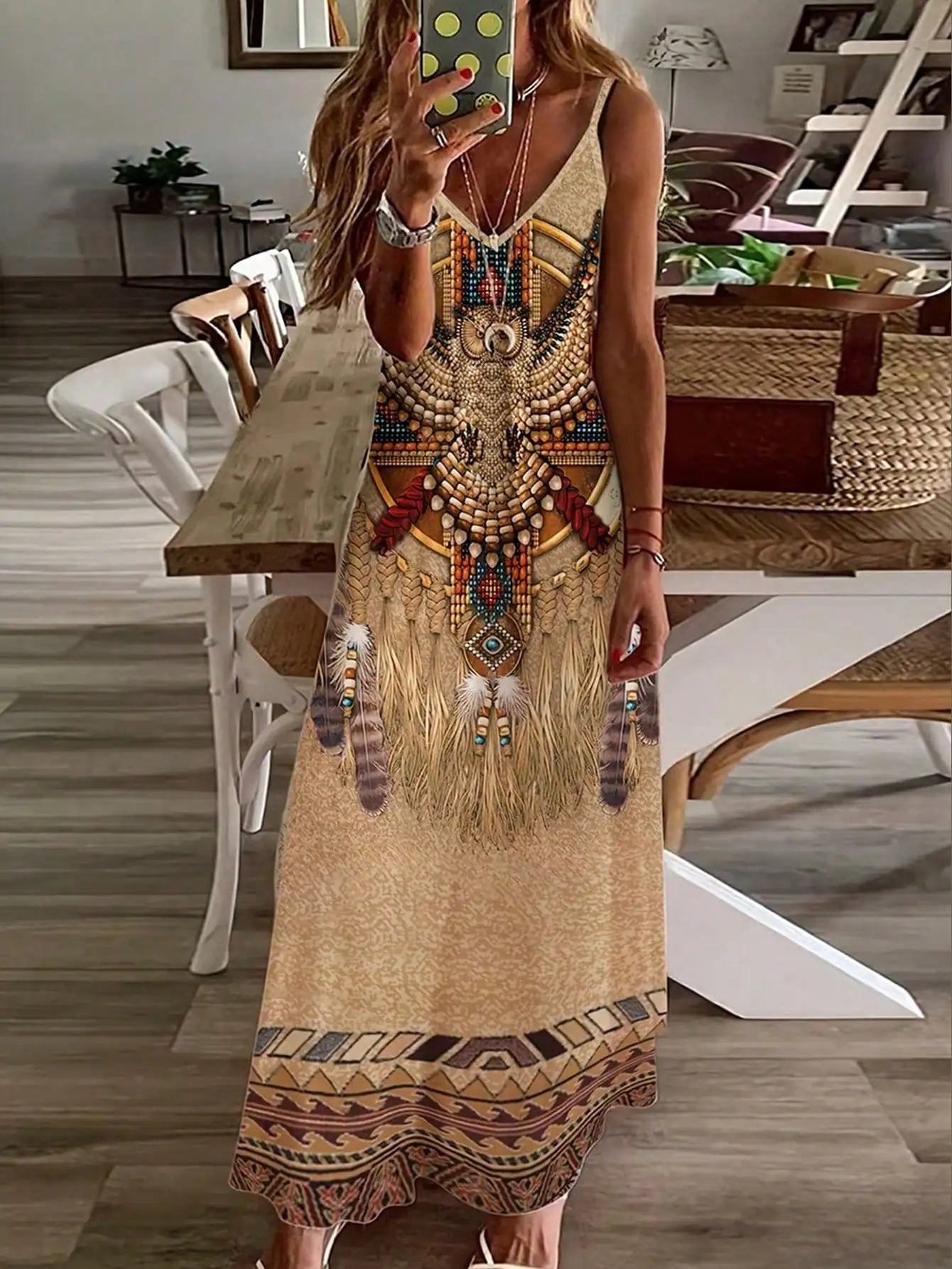 Vestido con estampado étnico occidental.