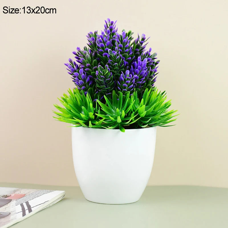 Plantas artificiales en maceta.