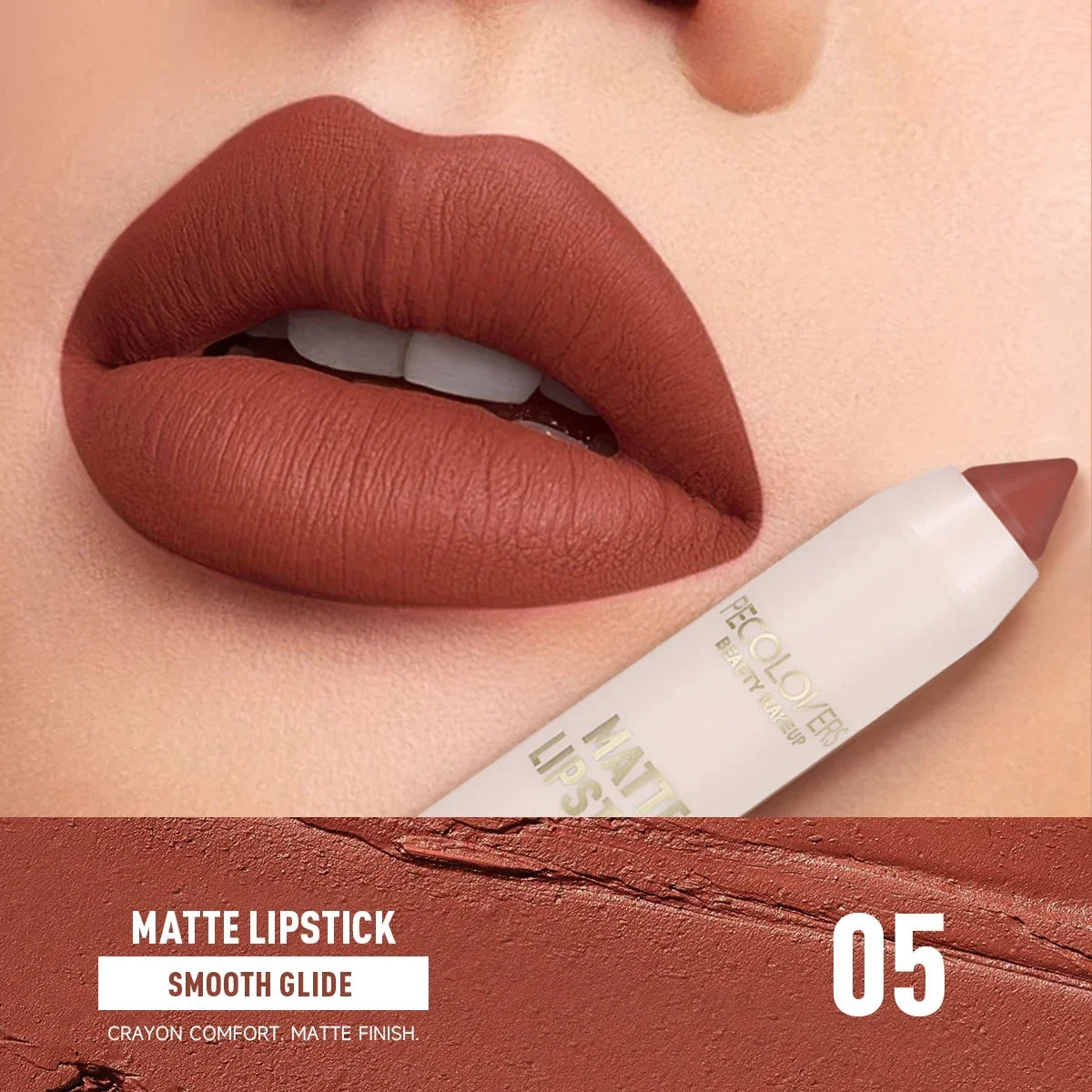 Lapiz labial mate resistente al agua.
