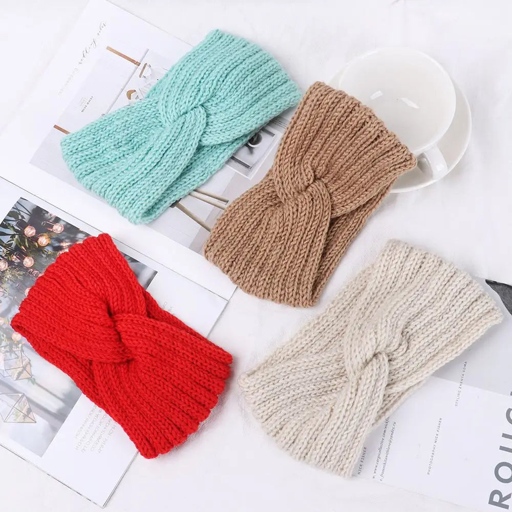 Vincha cruzada tejida.