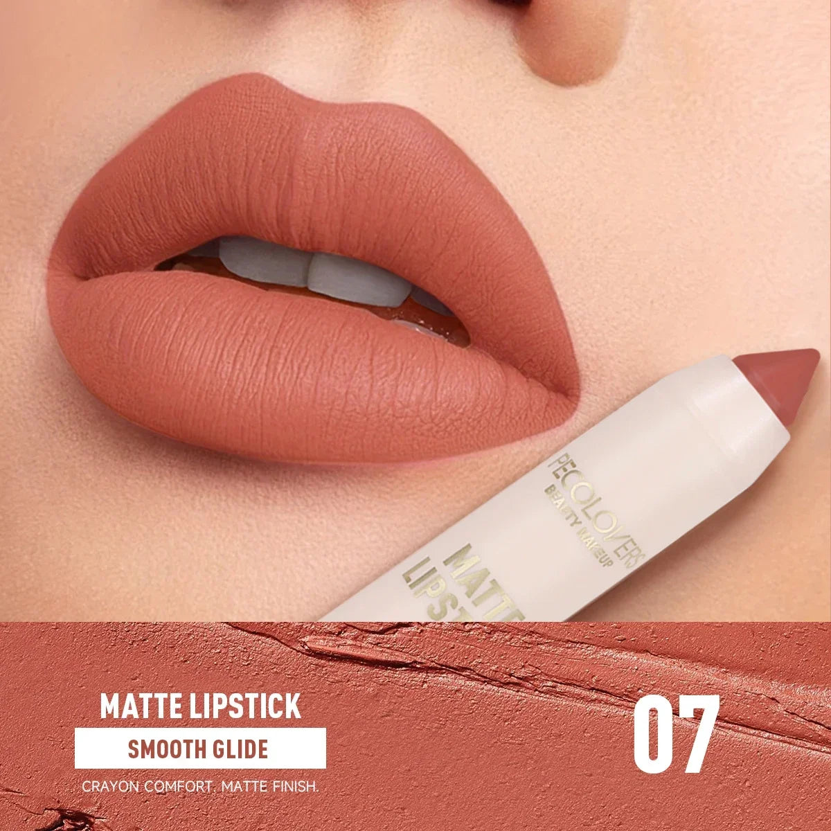 Lapiz labial mate resistente al agua.