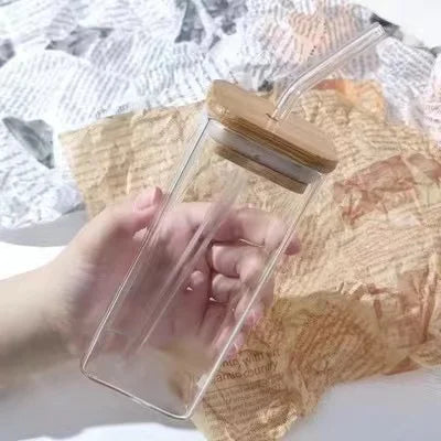 Taza cuadrada de cristal para café.