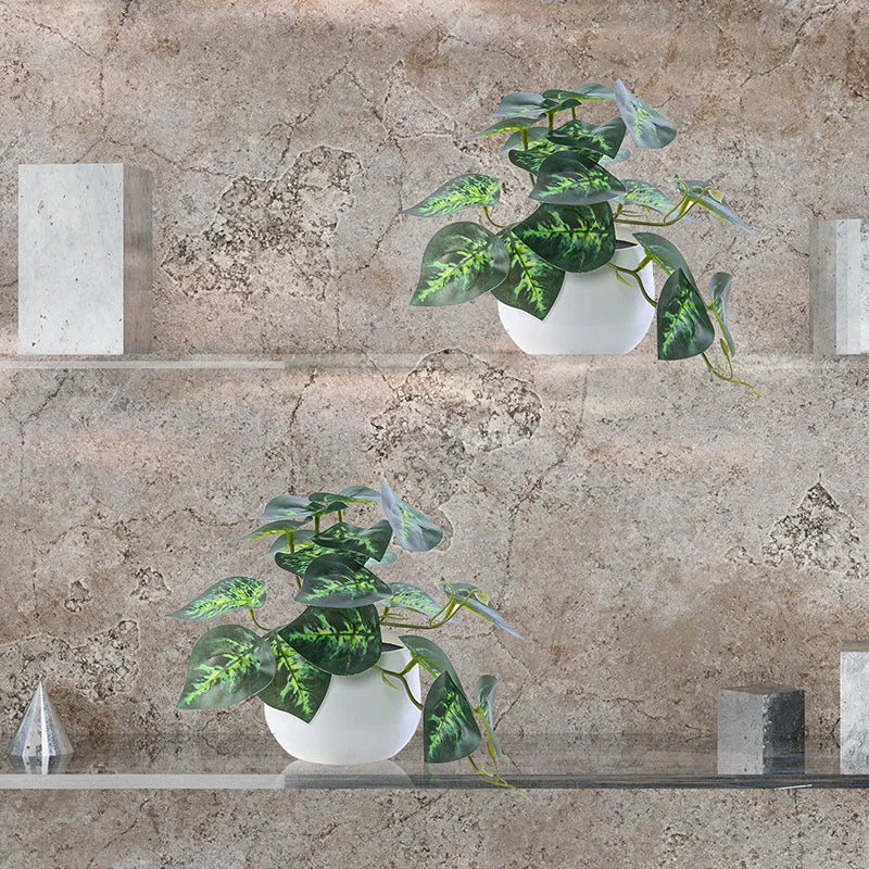 Planta en maceta artificial.