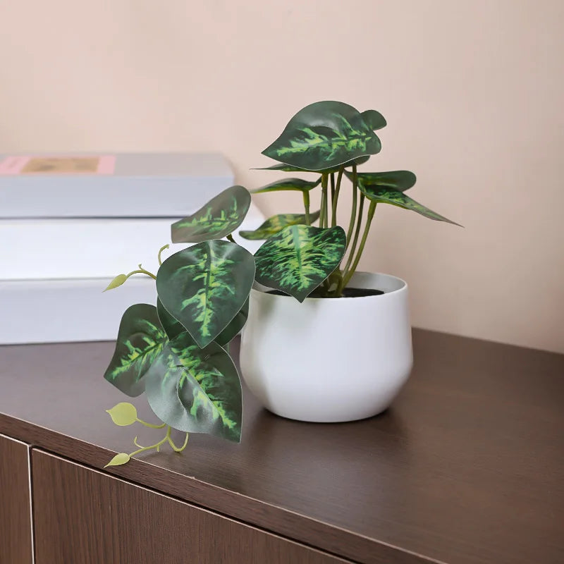 Planta en maceta artificial.