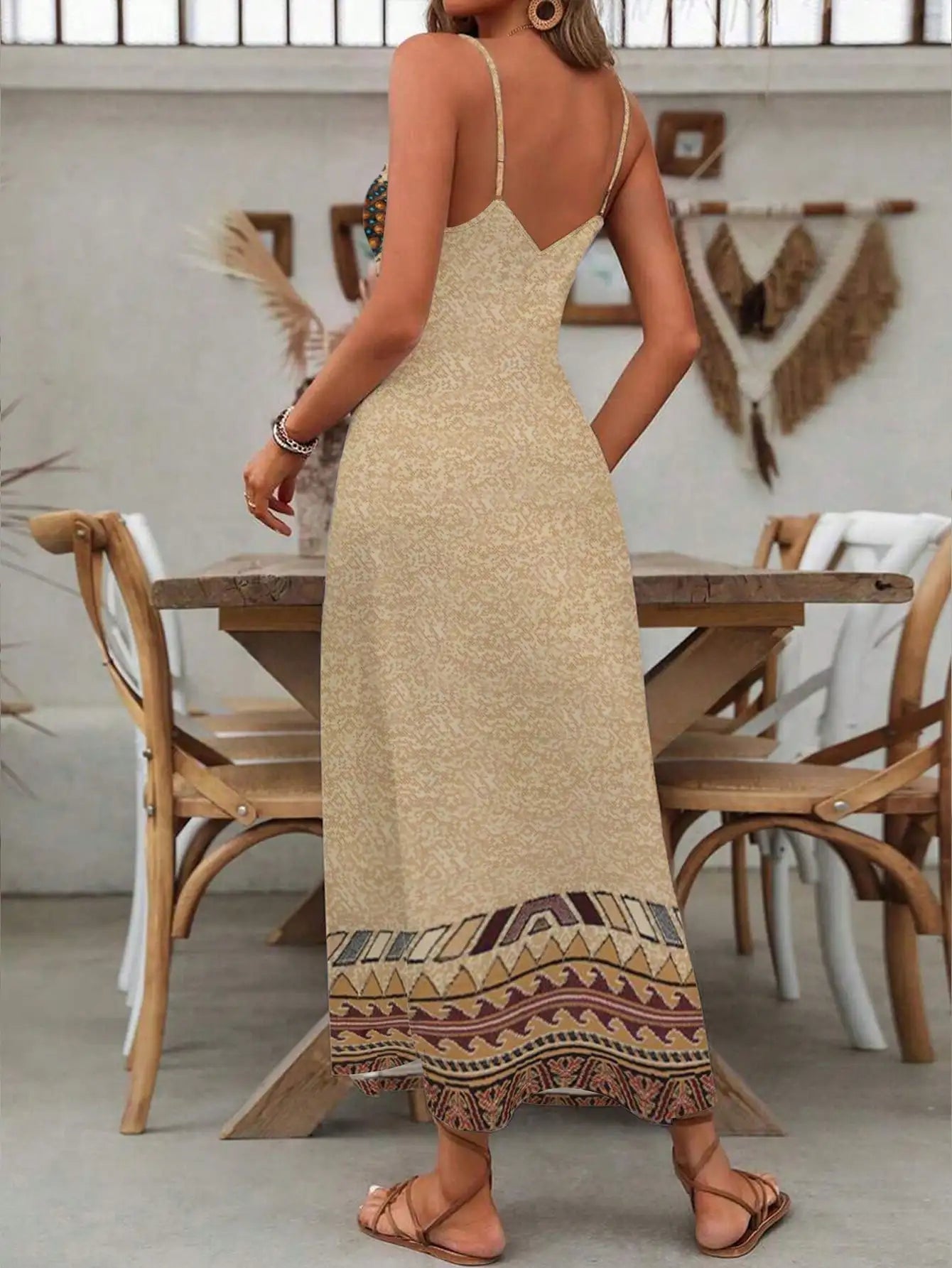 Vestido con estampado étnico occidental.