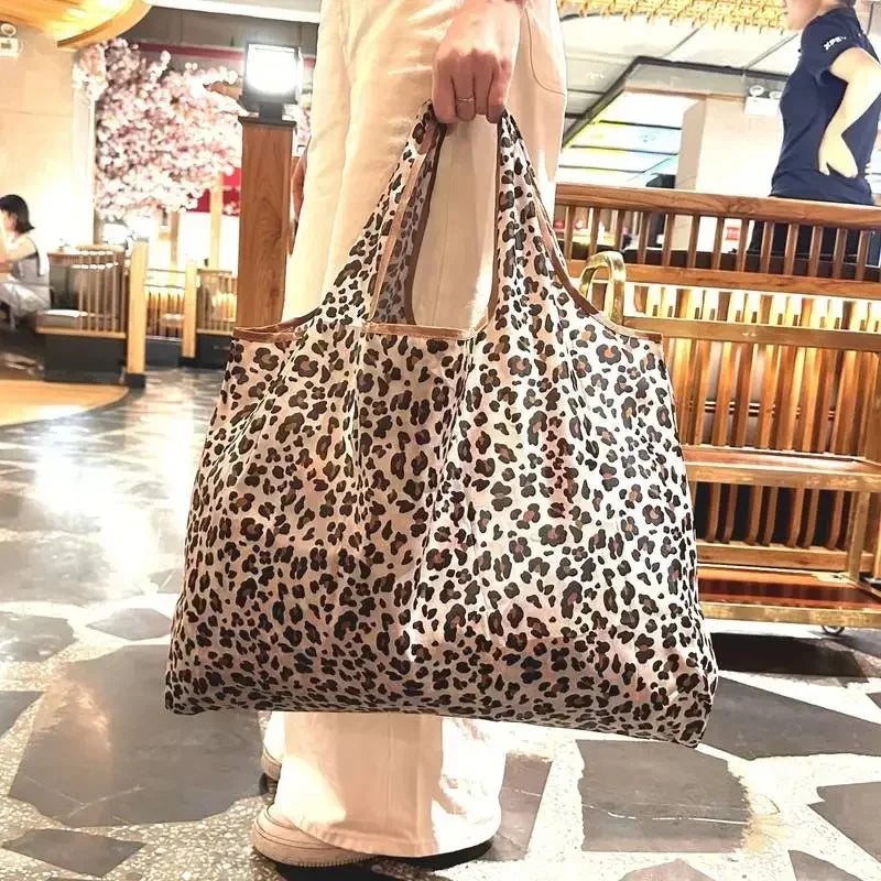 Bolso de compras de mano con estampado de leopardo
