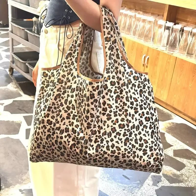 Bolso de compras de mano con estampado de leopardo